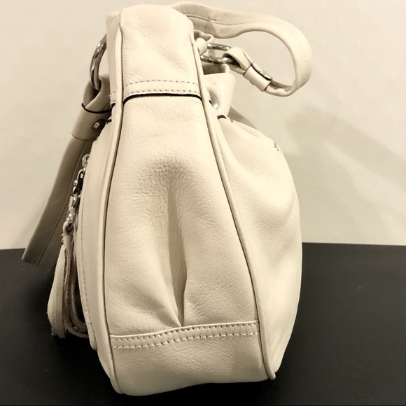 🔴60% OFF🔴 NWOT B. Makowski Ivory Sadie Tassel Shoulder Bag - Picture 4 of 14